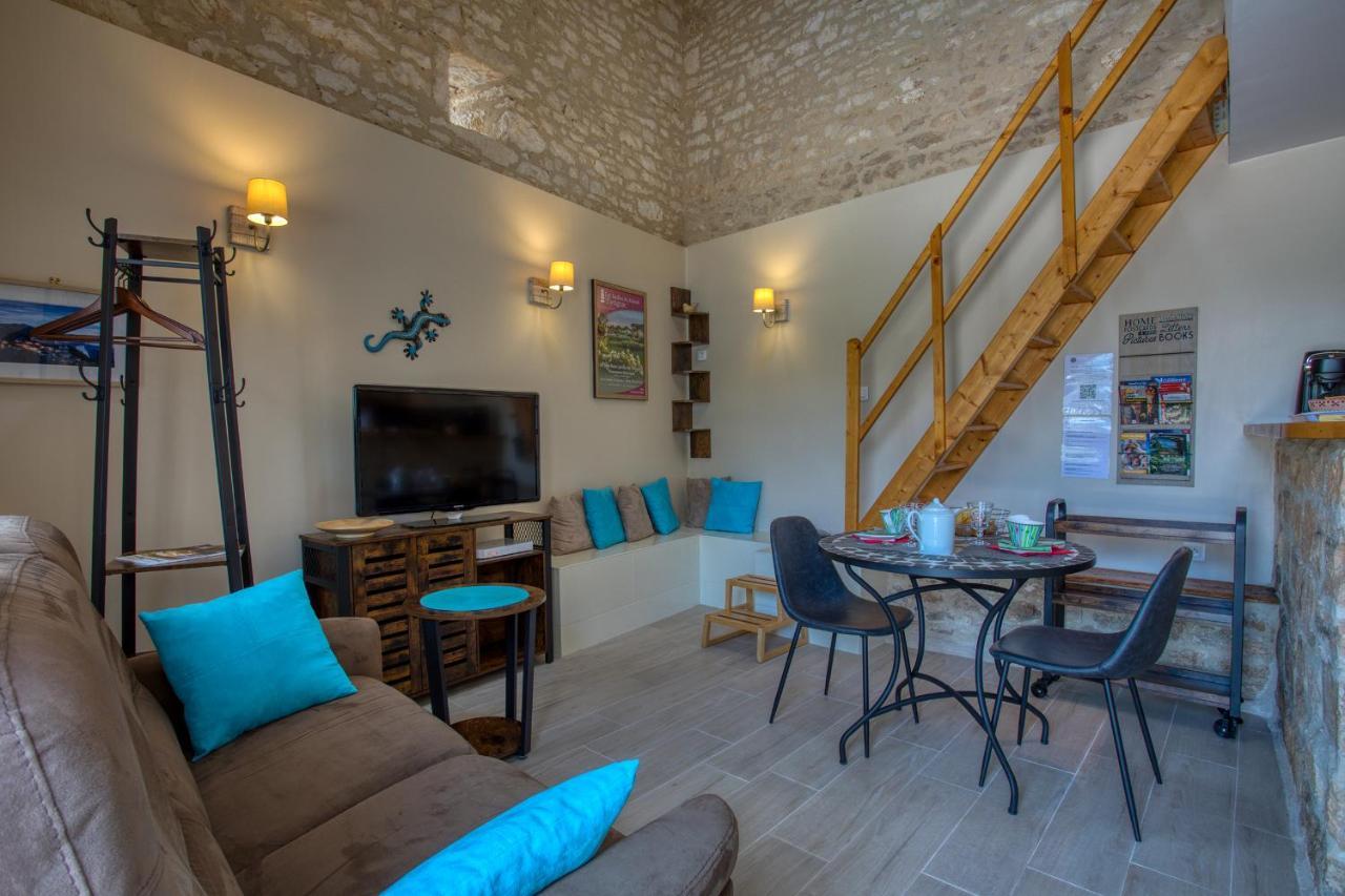 Villa Domaine des Pierres Blanches - Gite La Salamandre à Carlux Extérieur photo